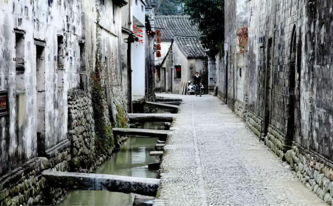 求一款可以清理掉文件夹中重复文件的软件，安卓手机的。